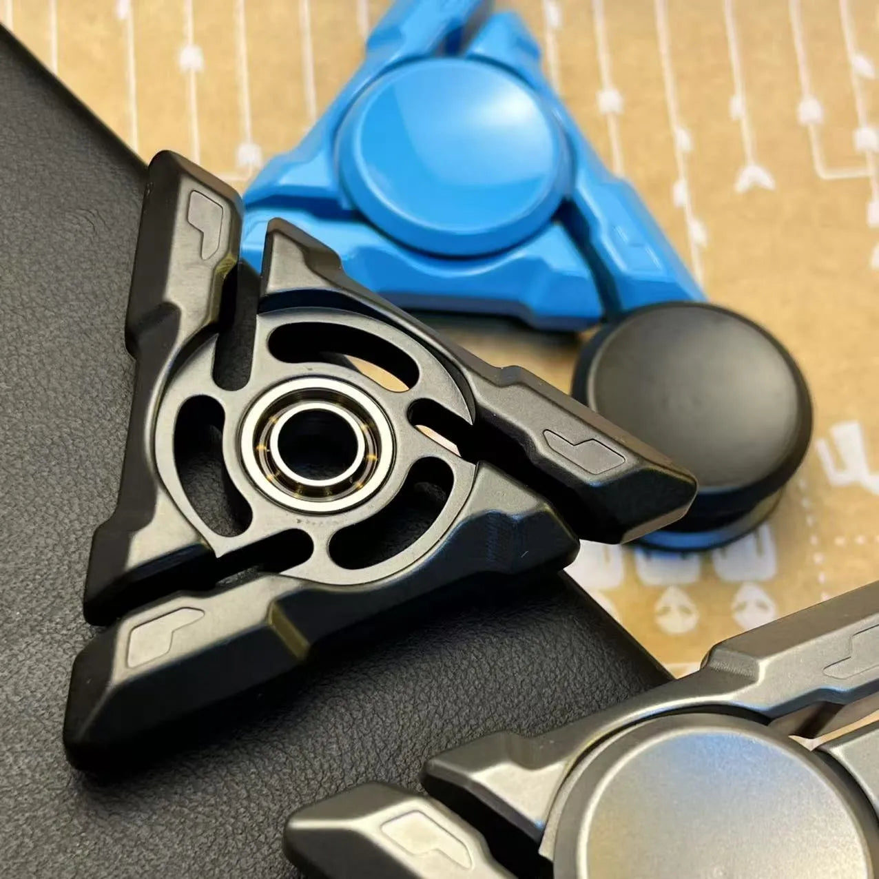 Three-Body Max Spinner Mightyedc